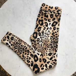 FOREVER 21 leggings. 🐆